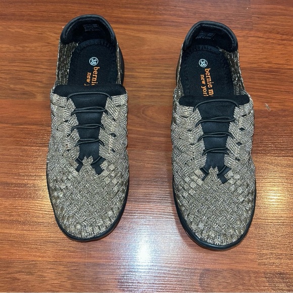 bernie mev. Black and Tan Flats - Picture 1 of 6